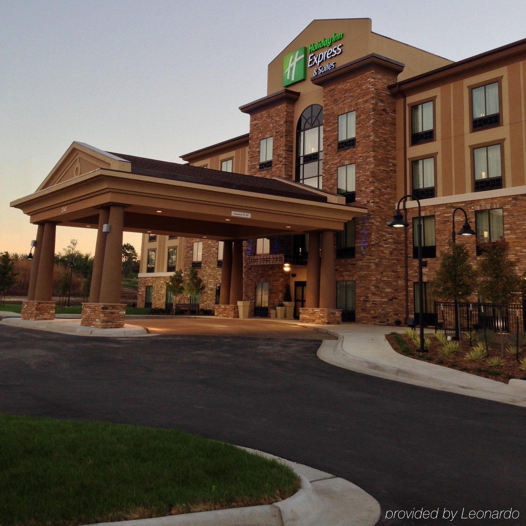 Holiday Inn Express Hotel & Suites Wichita Northeast By Ihg Ngoại thất bức ảnh