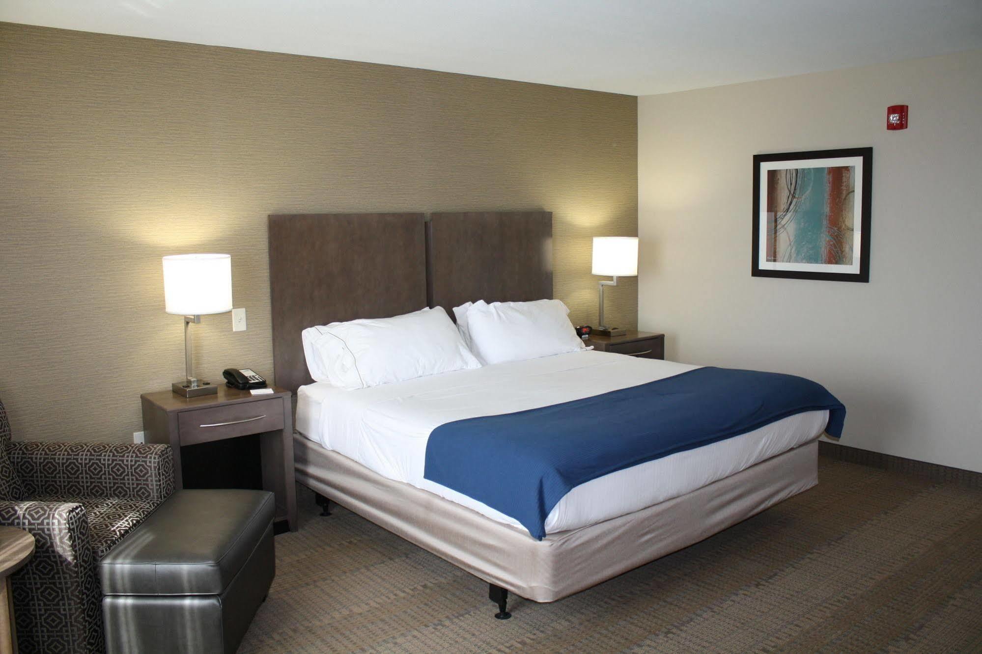 Holiday Inn Express Hotel & Suites Wichita Northeast By Ihg Ngoại thất bức ảnh