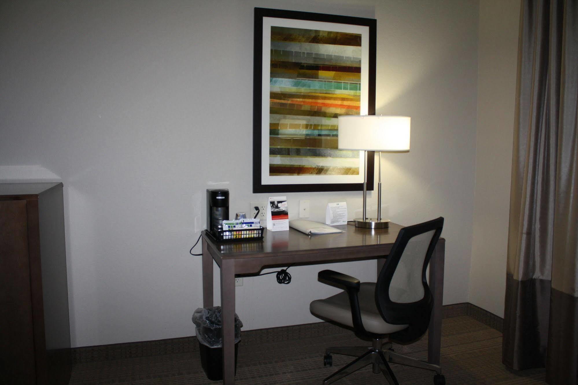 Holiday Inn Express Hotel & Suites Wichita Northeast By Ihg Ngoại thất bức ảnh
